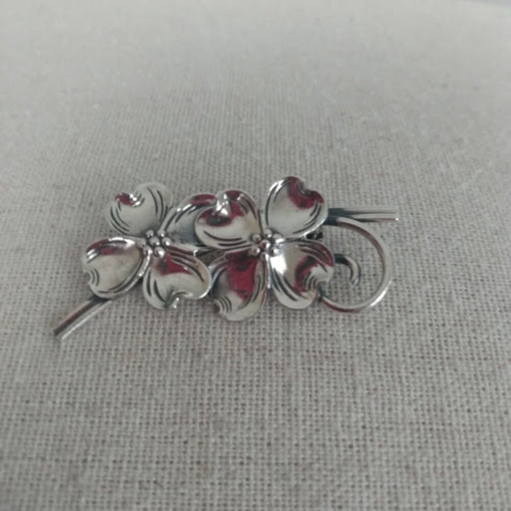 Vintage Beau sterling flower brooch.
